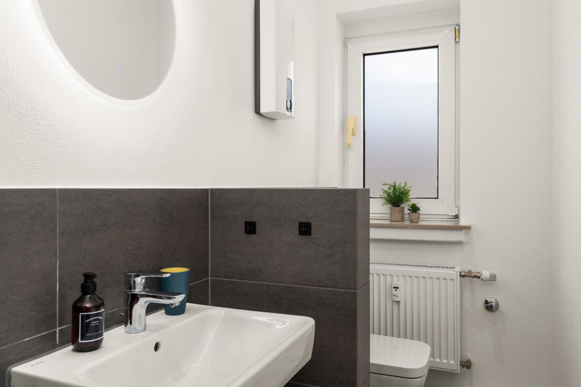Homely-Apartment Manhattanart, Zentral, Parkplatz, Billard,Ps4, Dart, Balkon Bielefeld Extérieur photo